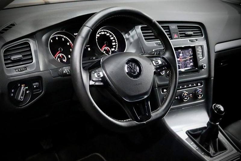 Volkswagen Golf 7 Variant 1.4 TSI 92 kW - fotka 12 z 36