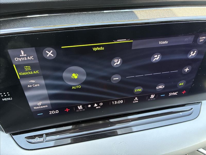Škoda Octavia 2,0 TAŽNÉ,KŮŽE,HEAD-UP - fotka 26 z 38