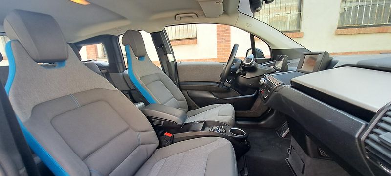 BMW i3 (2015) REX*LED*VÝBAVA*STAV*VÝHŘEV - fotka 27 z 42