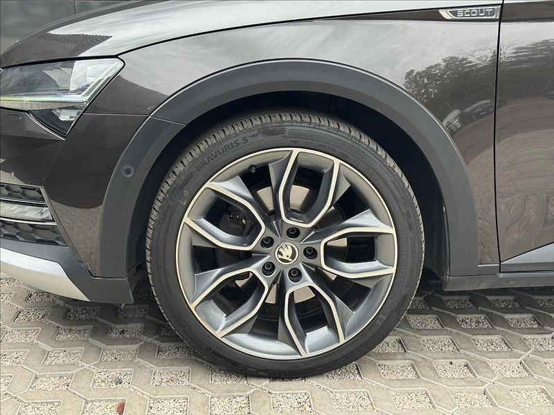 Škoda Superb 2,0 TDI 140kW Scout 4x4 DSG ČR - fotka 27 z 31