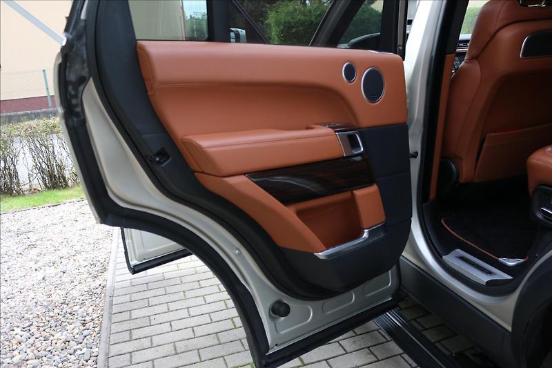 Land Rover Range Rover 4,4 1.Maj. ČR. Autobiography - fotka 44 z 57