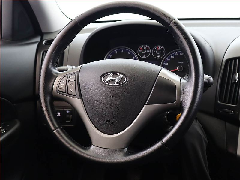 Hyundai i30 (2009) 1.6 CVVT, nová STK - fotka 13 z 15