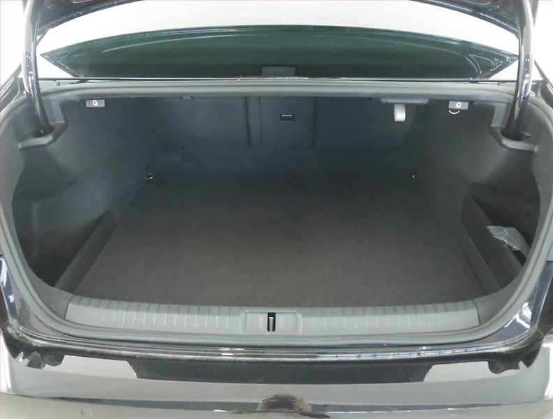 Volkswagen Passat (2021) Elegance 2.0 TDI - fotka 14 z 22