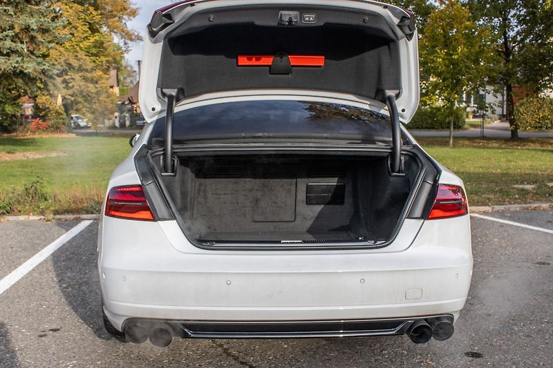 Audi S8 - fotka 30 z 30