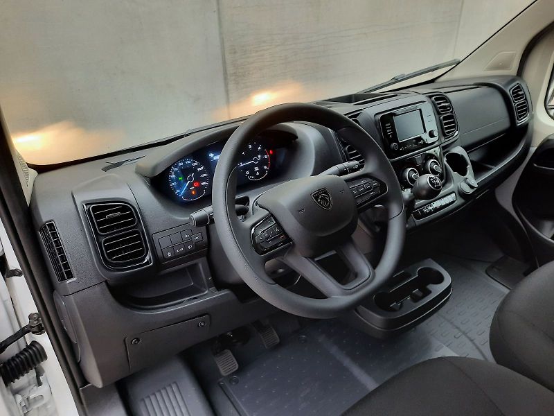 Peugeot Boxer (2025) Furgon 3300 L2H1 BHDi 120k MAN - fotka 9 z 12
