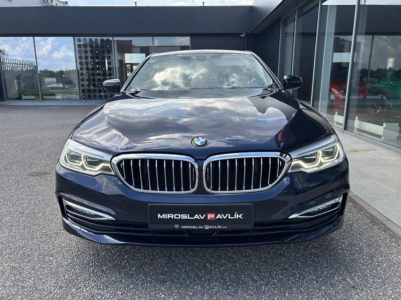 BMW Řada 5 5540i xDrive Luxury Line - fotka 2 z 37