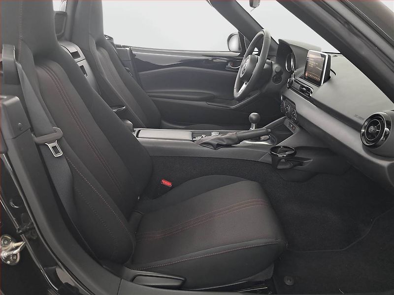 Mazda MX-5 (2017) 1.5 Skyactiv G - fotka 9 z 18