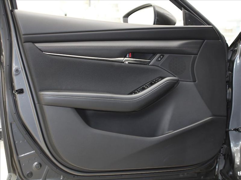 Mazda 3 2,0 G120 PLUS 1.maj. 6L-Zár. - fotka 14 z 22