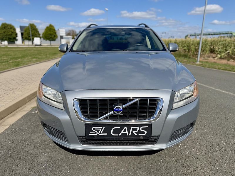 Volvo V70 2.4 D5 KŮŽE NAVIGACE SERVISKA - fotka 8 z 44