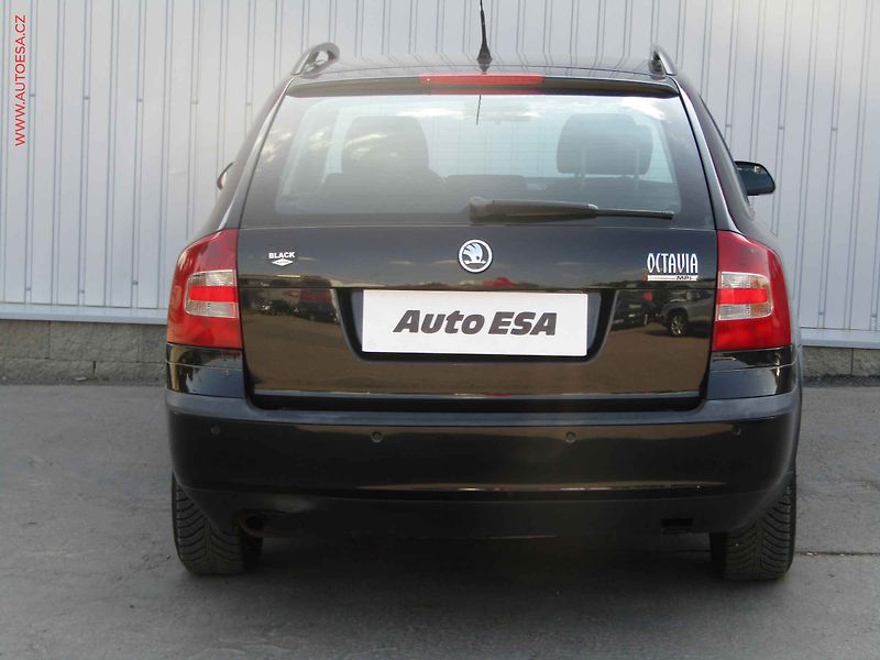 Škoda Octavia (2009) 1.6 MPi, AC, výhřev sed - fotka 5 z 15