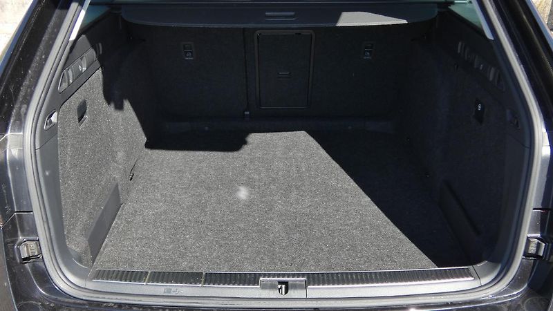 Škoda Superb Combi 1.5 TSI DSG Style - fotka 21 z 27