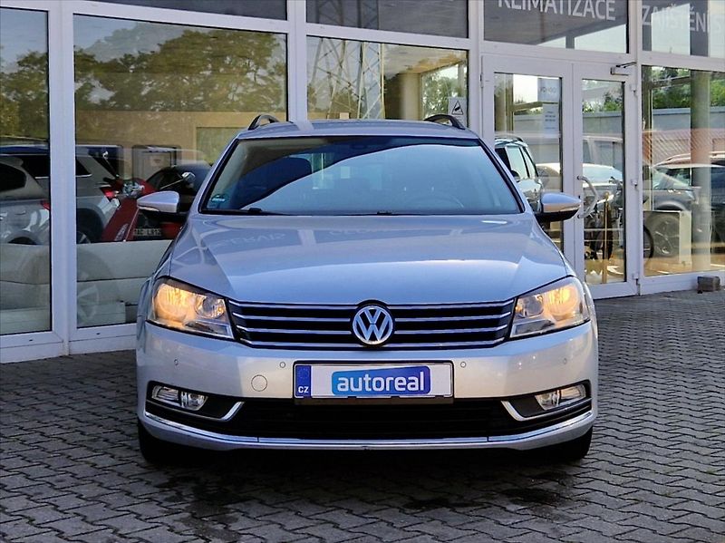 Volkswagen Passat 1,4 TSI DSG NOSIČ TAŽNÉ VÝHŘEV - fotka 8 z 35