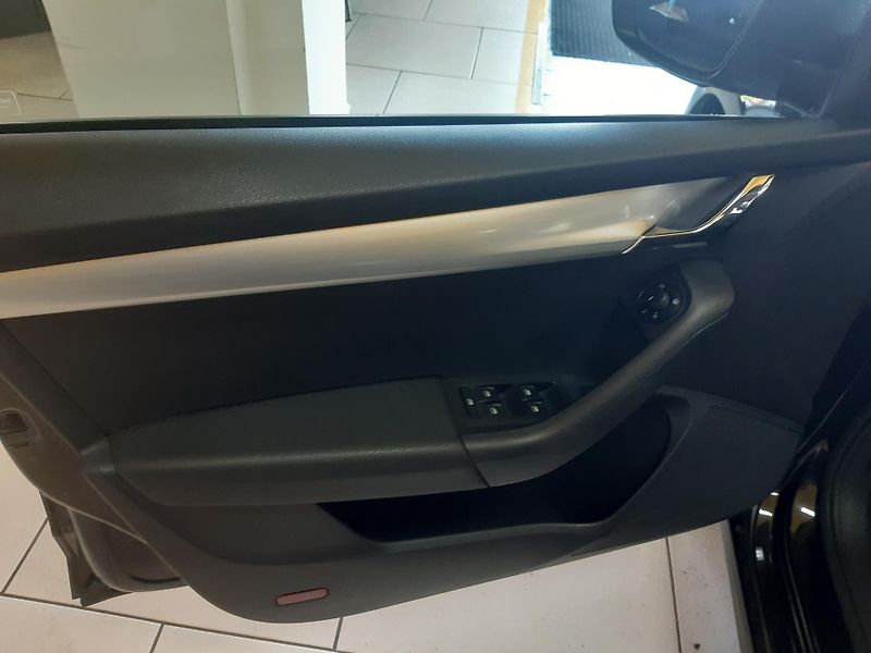 Škoda Octavia 1.6 TDI NAVI KAMERA APP - fotka 20 z 28