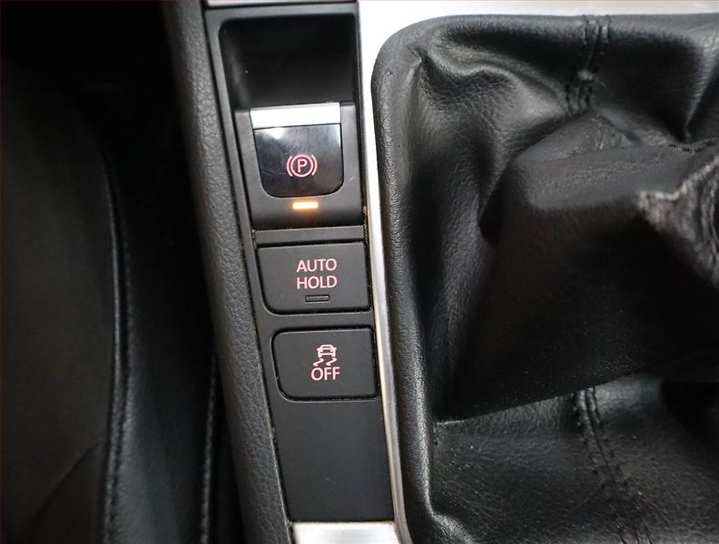 Volkswagen Passat (2012) 2.0 TDI, Serv.kniha, Xenony - fotka 13 z 20