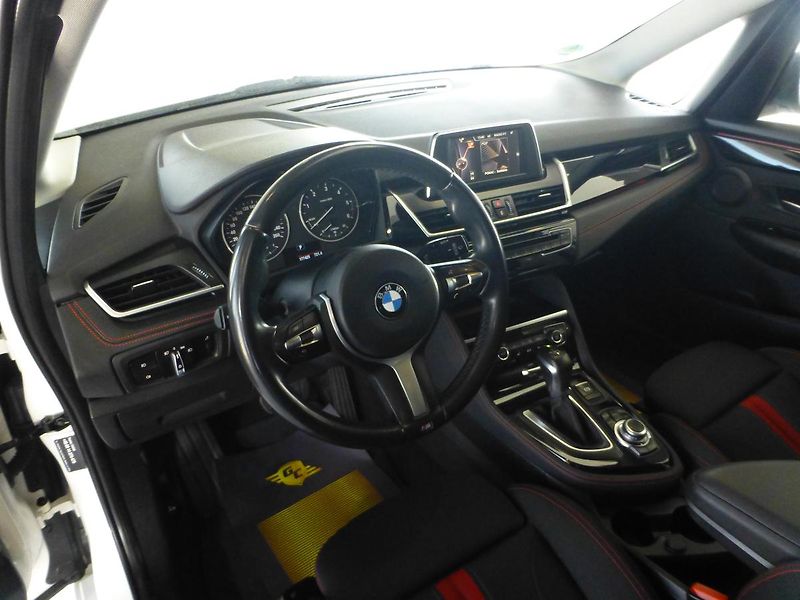 BMW Řada 2 (2016) 2,0D*NAVI*ALU*VYHŘ.SED*M.PAKET - fotka 11 z 31
