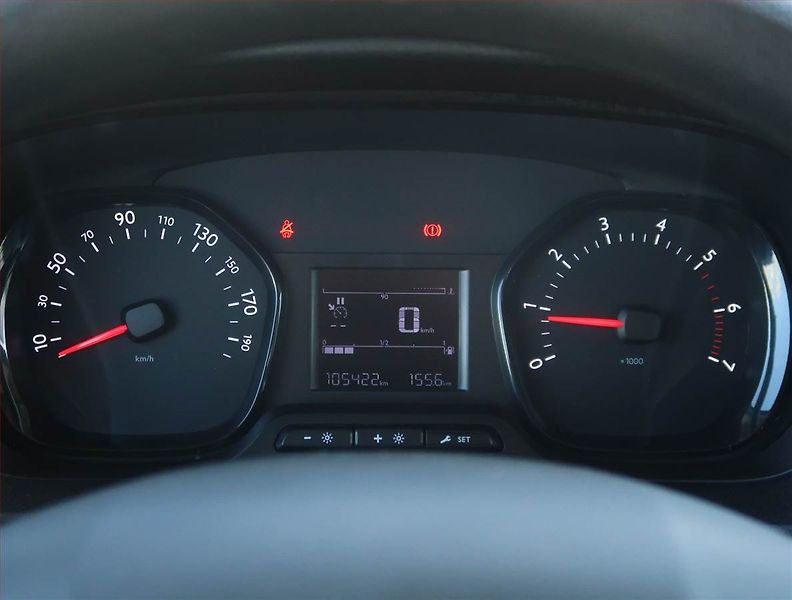 Peugeot Expert (2017) 1.6 BlueHDi, Bus, 6Míst, ČR - fotka 11 z 17