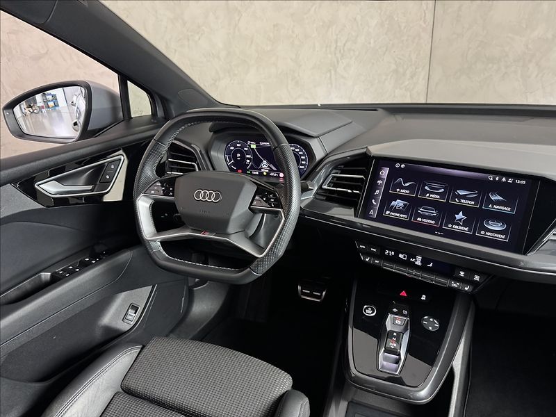 Audi Q4 e-tron 35 S-Line LED HUD Kamera - fotka 19 z 45