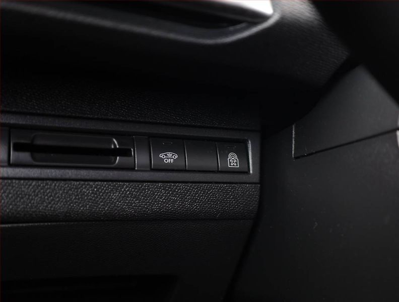 Peugeot 5008 (2018) 2.0 BlueHDi, Kůže, Navi - fotka 18 z 20