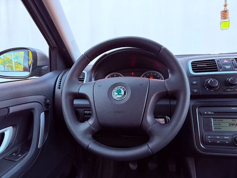Škoda Fabia 1.6 Ambiente - fotka 16 z 23