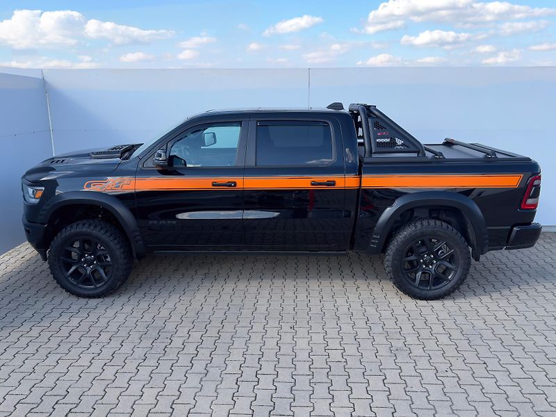 RAM 1500 (2024) Laramie 5.7 V8 HEMI LIFT - fotka 3 z 49