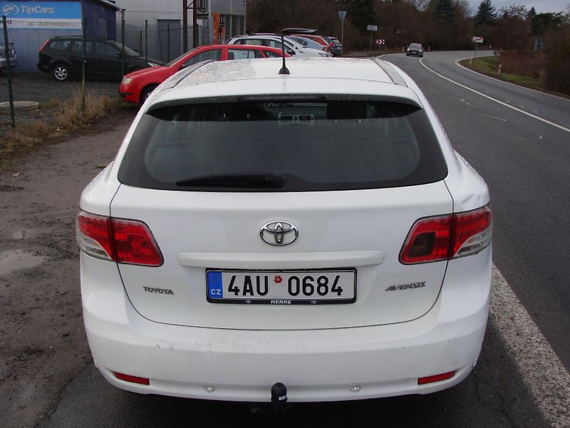 Toyota Avensis 2.0 D-4D, 93 kW,klima,p.kamera - fotka 4 z 30