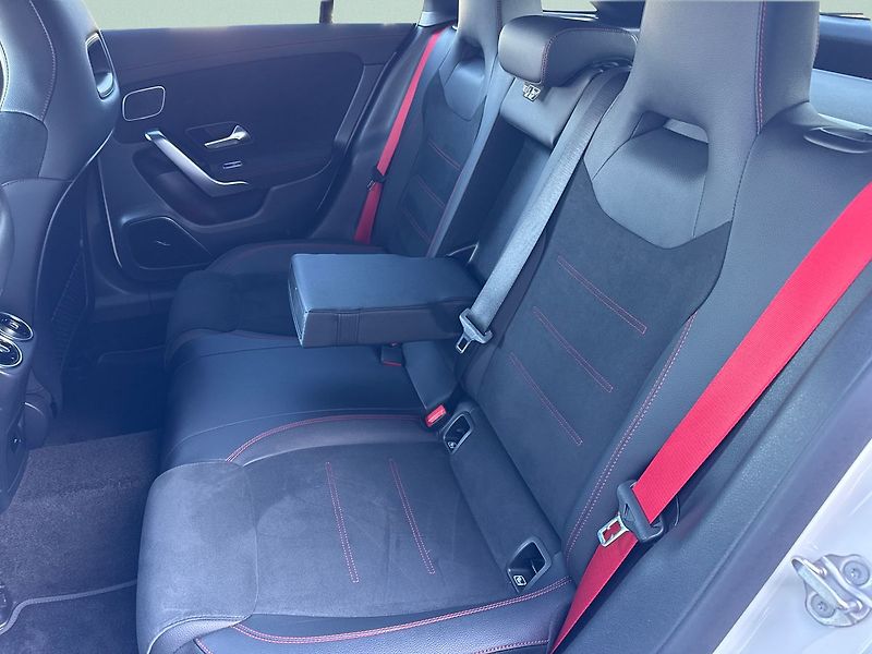 Mercedes-Benz CLA 45 S 4MATIC+ - fotka 16 z 27