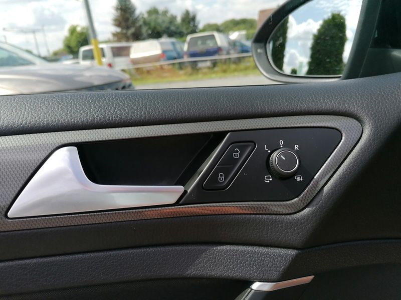Volkswagen Golf (2020) 1.6 TDi IQ.Drive LED,ACC - fotka 24 z 32