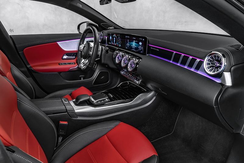 Mercedes-Benz CLA 4M Night Burmester - fotka 13 z 23