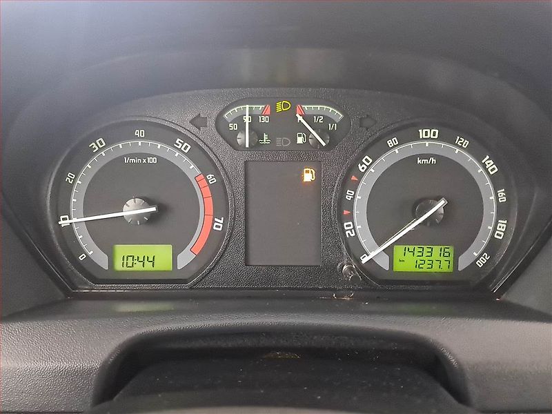 Škoda Fabia (2006) 1.2 12V, po STK, jezdí výborně - fotka 11 z 14