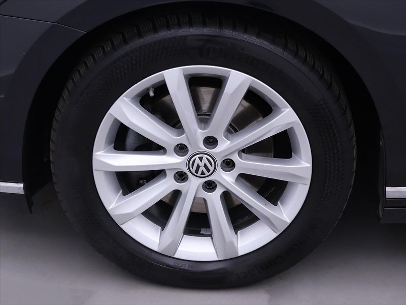 Volkswagen Passat 2,0 TDI 110kW DSG Elegance - fotka 30 z 37