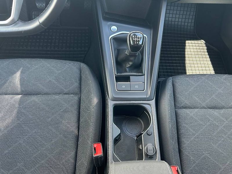 Volkswagen Golf Life 6G 1,5TSi - fotka 9 z 24