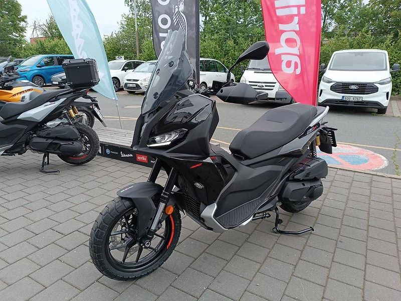 Aprilia (2026) SR GT 400 Rugget Black - fotka 3 z 9