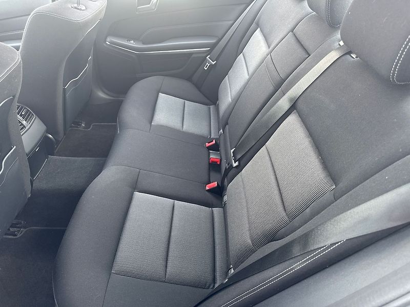Mercedes-Benz Třídy E 350 BlueTec 4MATIC - fotka 14 z 19