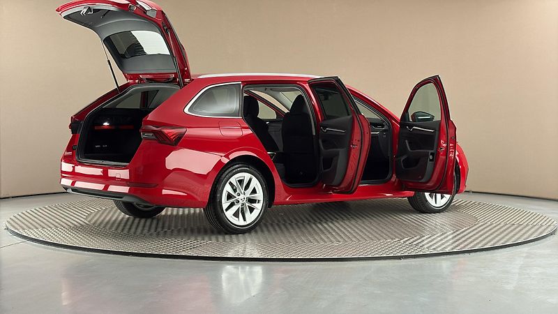 Škoda Octavia 2.0 TDI DSG Style Combi - fotka 6 z 26