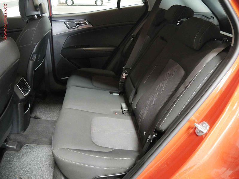 Kia Sportage (2023) 1.6 T-GDi, ČR, AT, LED - fotka 10 z 22