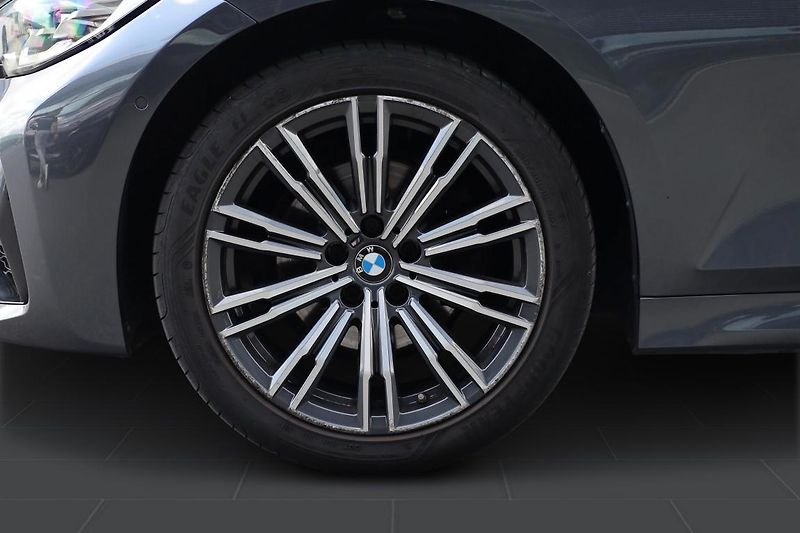 BMW Řada 3 320d xDrive Touring - fotka 6 z 14