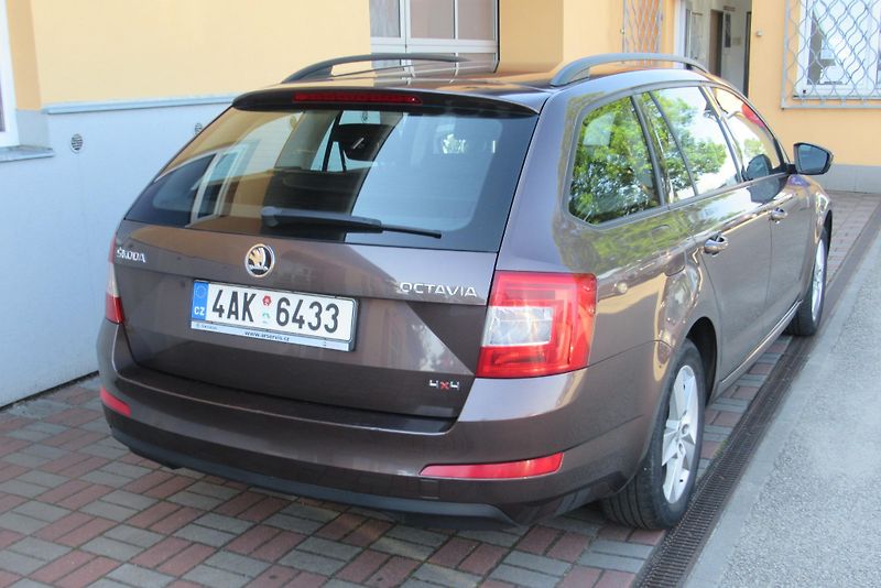 Škoda Octavia 1.6 TDI 4x4 KLIMA TAŽNÉ ČR - fotka 8 z 20