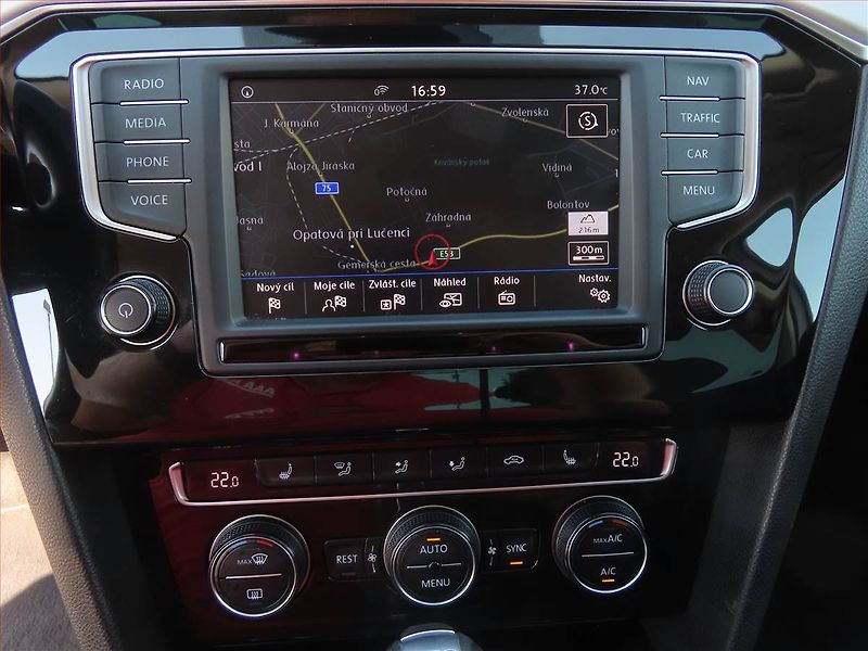 Volkswagen Passat (2017) 2.0 TDI, Automat, Navi - fotka 12 z 22