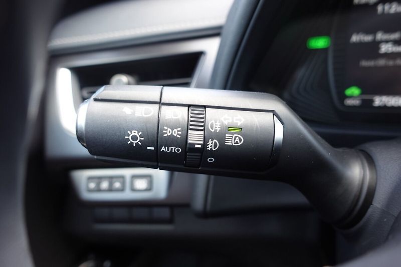 Lexus UX 250h 2,0HSD Special Edition - fotka 27 z 32