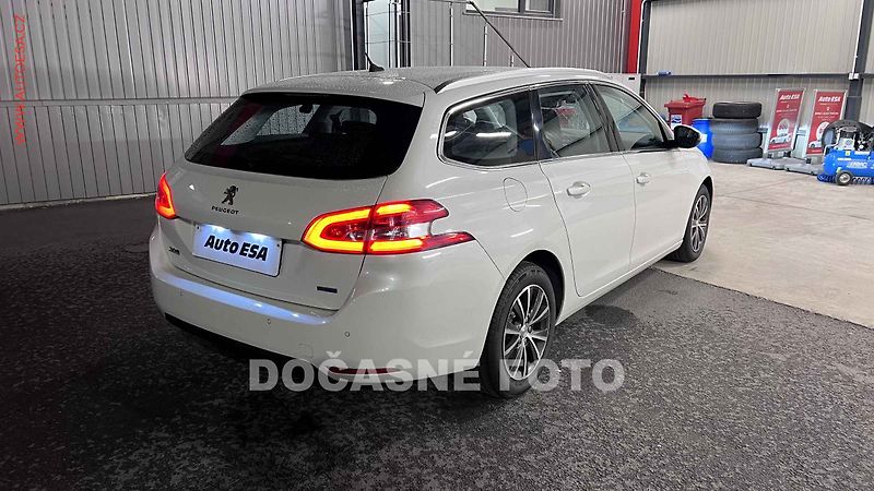 Peugeot 308 (2016) 1.6 Blue HDi, ČR, Allure - fotka 2 z 3