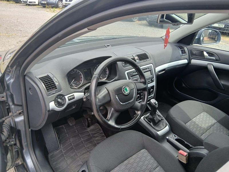Škoda Octavia 1.6 TDI, BEZ KOROZE! - fotka 22 z 43
