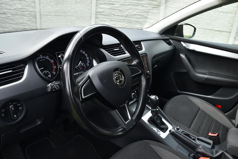 Škoda Octavia 1.5 TSi G-TEC,NAVI,TEMP,TAŽNÉ - fotka 8 z 45