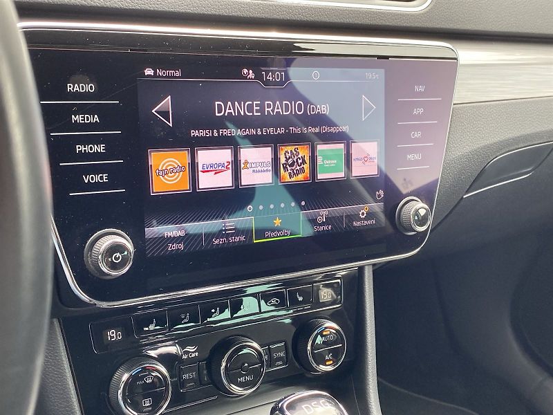 Škoda Superb (2021) Combi 1.5 TSI ACT DSG Style+ - fotka 12 z 36