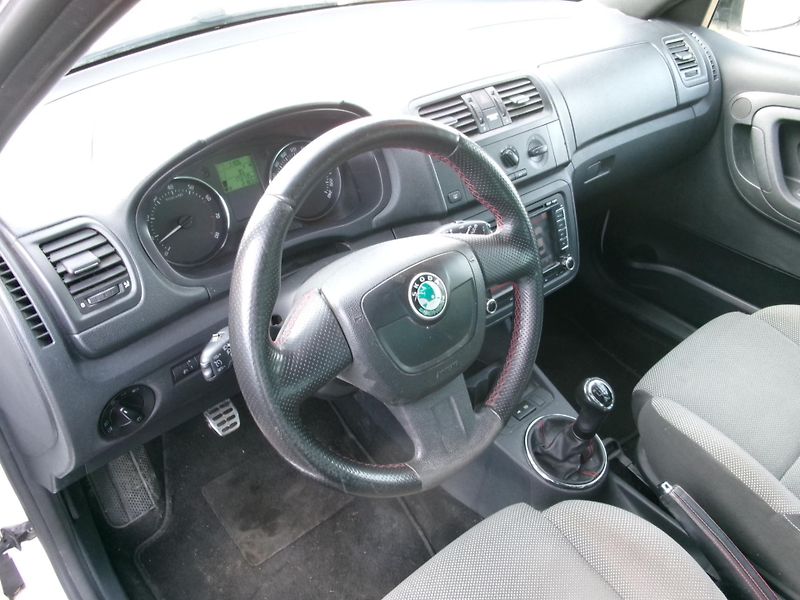 Škoda Fabia (2012) 1,2 TSI KLIMA ALU HF BT - fotka 9 z 25