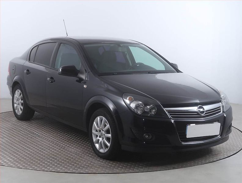 Opel Astra (2011) 1.6 16V, Serv.kniha, nová STK - fotka 1 z 14
