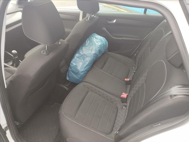 Škoda Fabia 1,2 TSi 66KW 100%KM - fotka 10 z 19