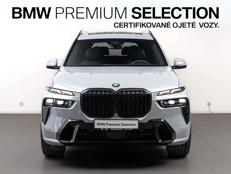 BMW X7 xDrive40i - fotka 2 z 25