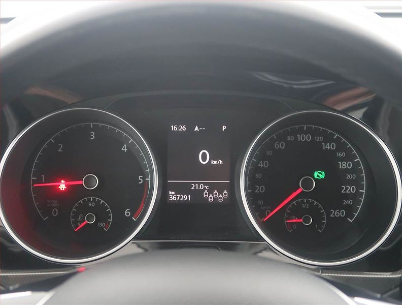 Volkswagen Touran (2018) 2.0 TDI, Automat, 7 míst - fotka 11 z 16