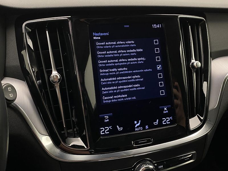 Volvo V60 D3 MOMENTUM AUT REZERVACE - fotka 37 z 39