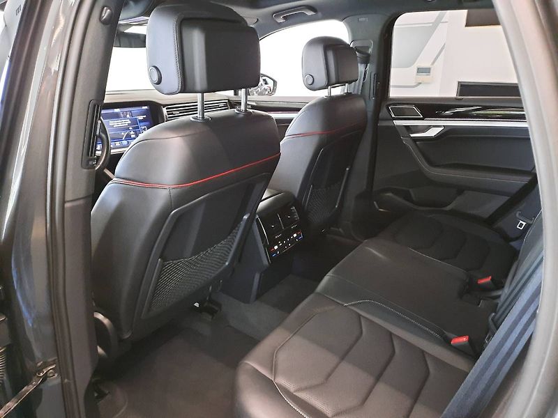 Volkswagen Touareg (2023) R-Line 3.0 TDI 4Motion Edition - fotka 8 z 35
